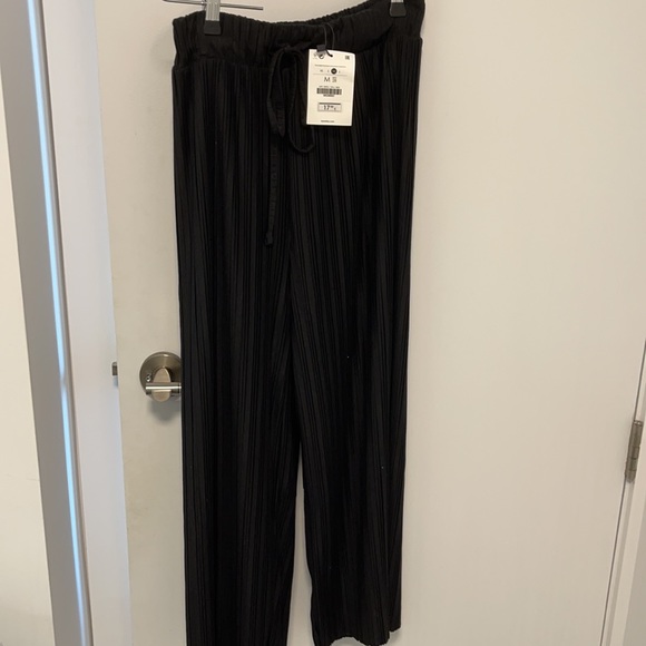 Black pleated pants - Picture 2 of 3